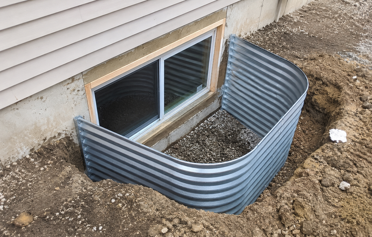 Polycarbonate window well covers